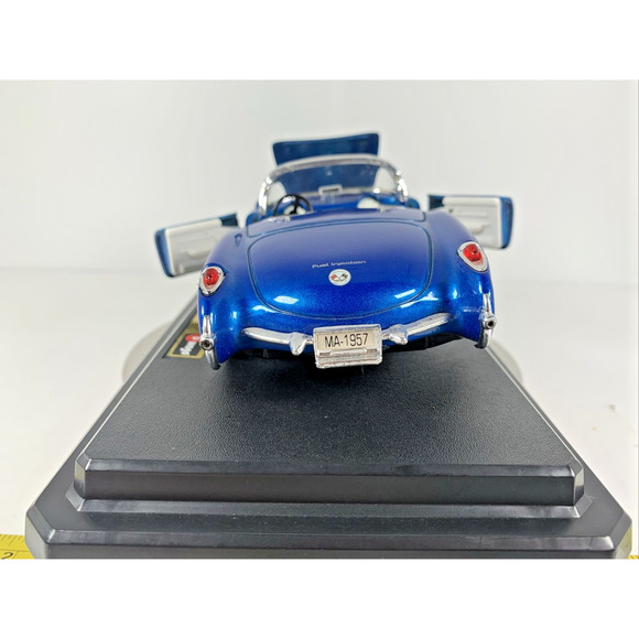 Road Tough 1957 Chevy Corvette 1:24 Scale Diecast Model Car With Plastic Stand - Picture 16 of 16